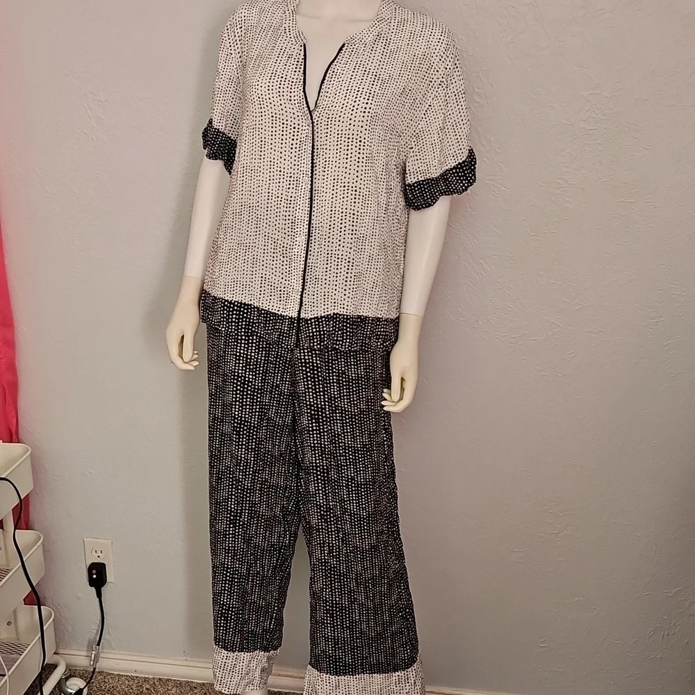 DONNA KARAN Black and White Spotted Two-Piece Lounge Pajama Set - Picture 3 of 11
